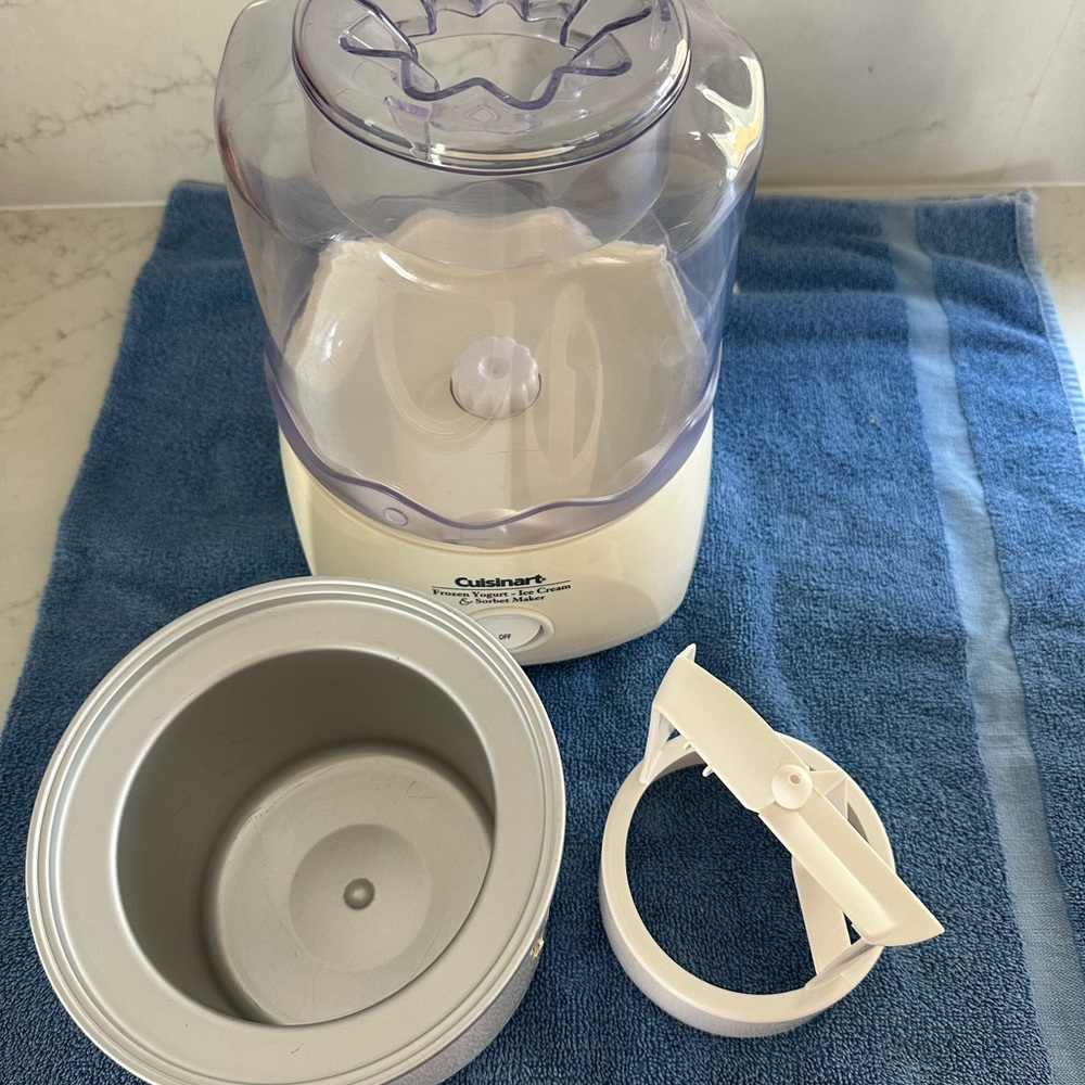 Cuisinart Frozen Yoguart - Ice Cream, & Sorbet Maker